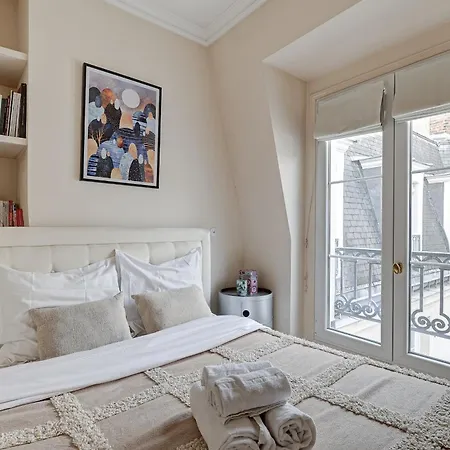 Apartment 1 Bedroom Apartment Near Saint Germain Des Pres Paris