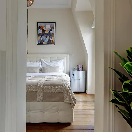 1 Bedroom Apartment Near Saint Germain Des Pres *